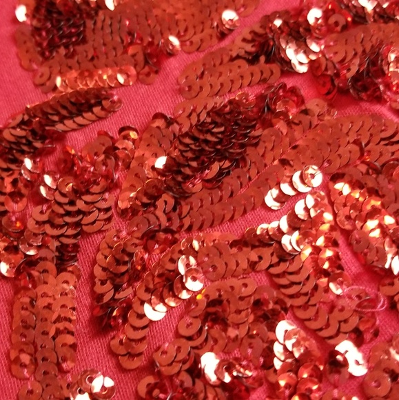 Limited Striking Red Tee w Floral Sequined Detail - Picture 3 of 4